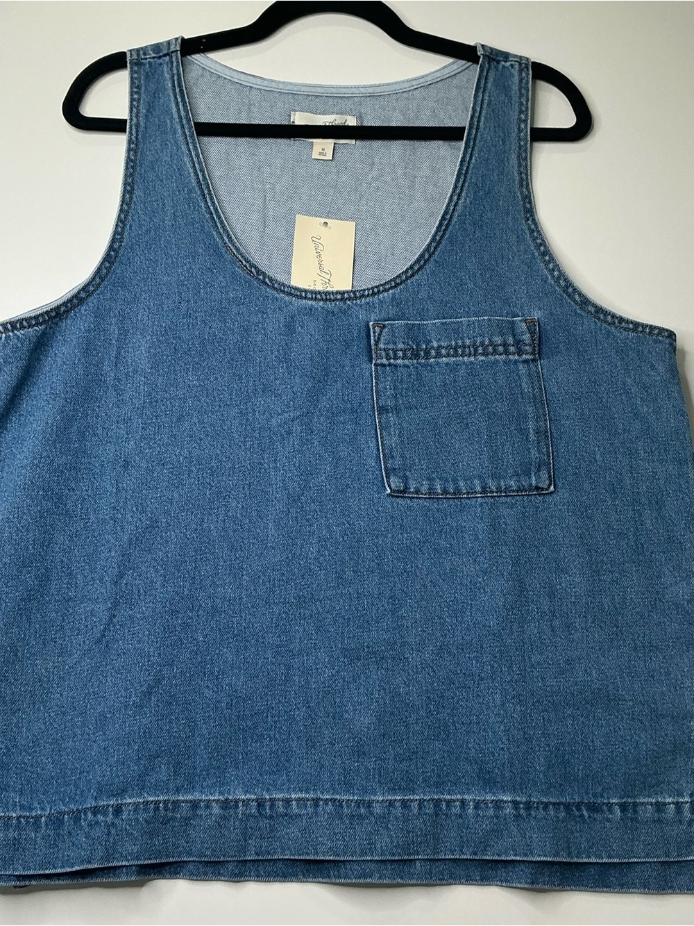 Universal Thread Women's Blue Denim Tank Top M Scoop Neck Chest Pocket New